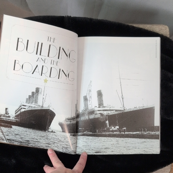 Titanic Commemorative Magazine - Black and Blue Cover - Picture 3 of 7